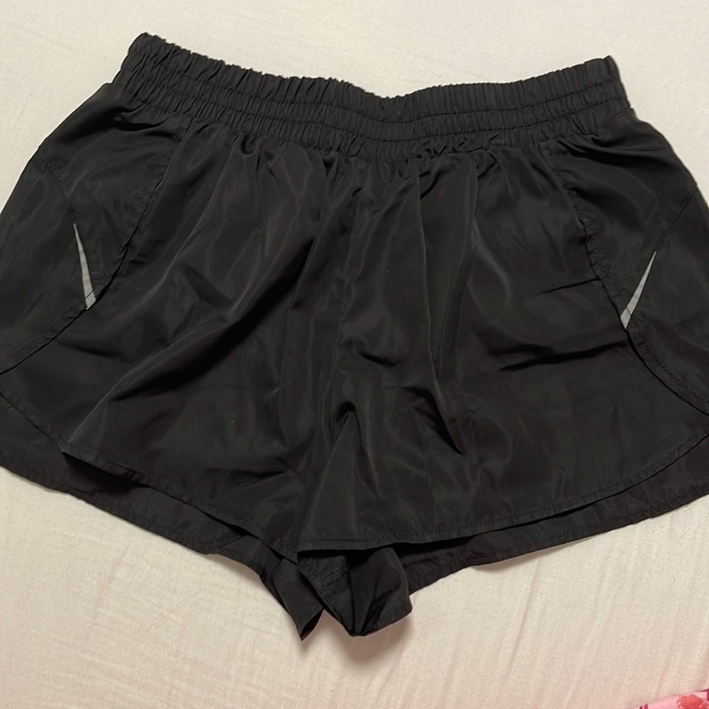 Women's loose training shorts